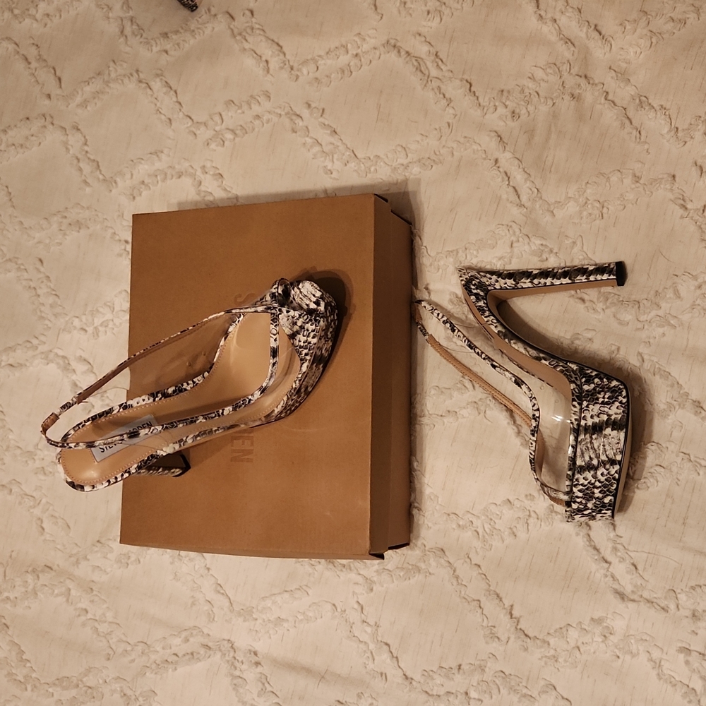 Steve Madden Peep Toe Platforms